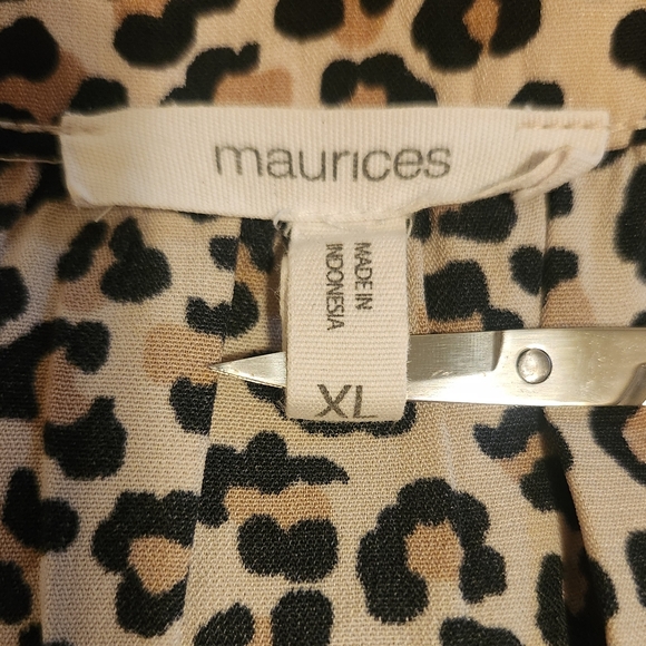 Maurices Leopard Print Blouse XL Button Front V-Neck Animal Print Top - Picture 4 of 6